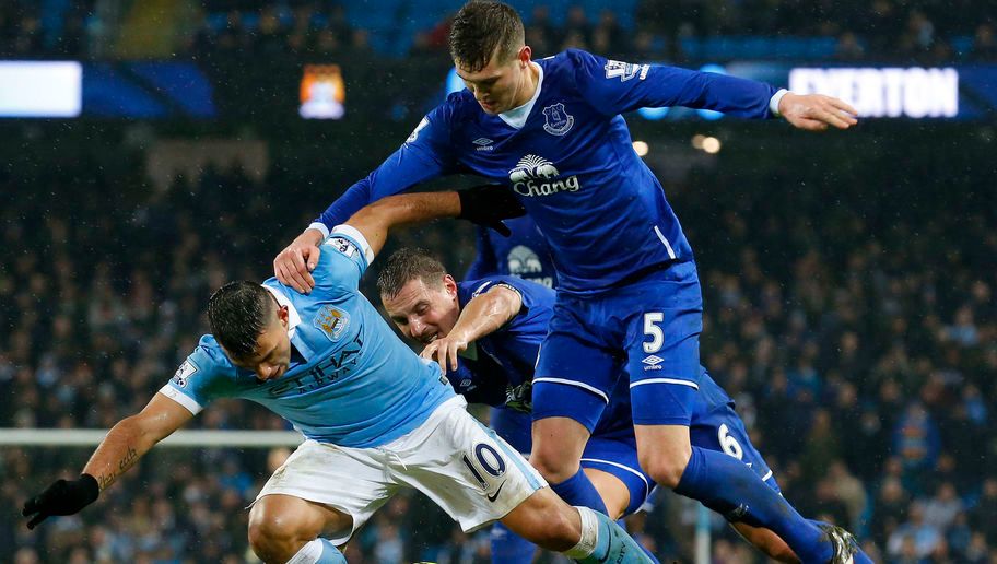 M88 John Stones nên đến Barcelona