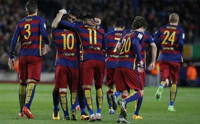 Messi ghi bàn thắng thứ 300 cho Barca