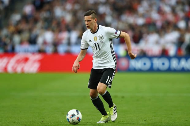 Manchester United ký kết với Julian Draxler