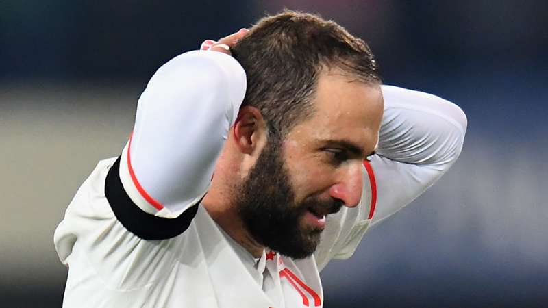 Higuain và Khedira chuẩn bị rời Juventus